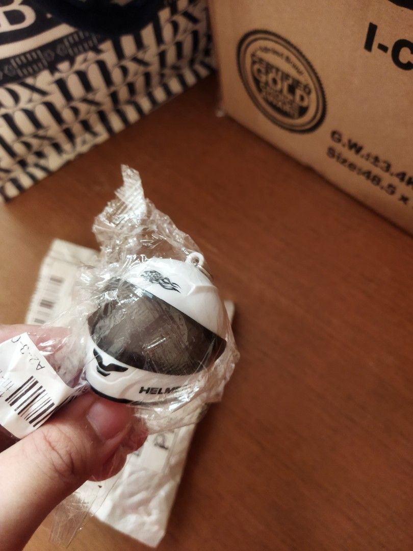 Helmet keychain light up white (Category: Looking For) located in Oas. Submitted by ali_shop_assorted_item (Listing ID 1463479850, Image 1). Description: .