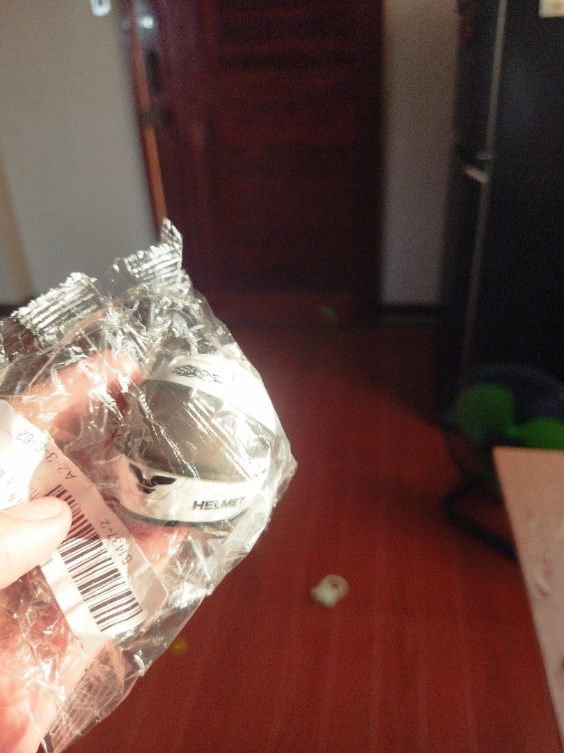 Helmet keychain light up white (Category: Looking For) located in Oas. Submitted by ali_shop_assorted_item (Listing ID 1463479850, Image 2). Description: .