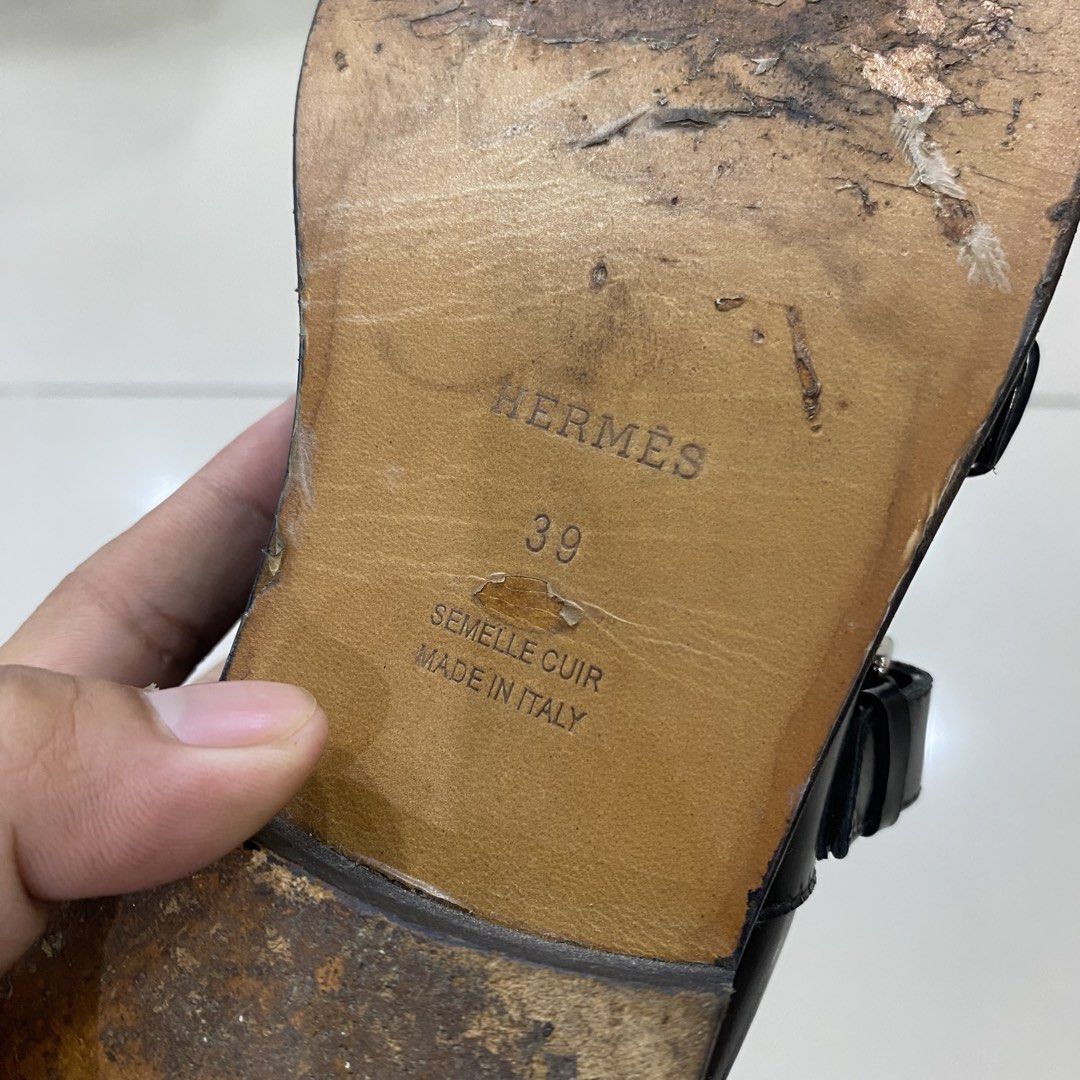 HERMES (Category: Sneakers & Footwear) located in Bacolod City. Submitted by baecomwrap2210-62457 (Listing ID 1463363925, Image 3). Description: Hermes Excellent condition No issue Size: 39.