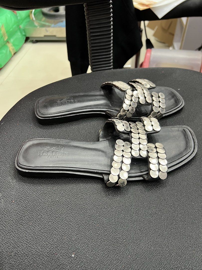 Hermes Oran flats (Category: Sneakers & Footwear) located in Manila. Submitted by zoeykim16 (Listing ID 1463496068, Image 3). Description: Hermes Oran flats Size 37.