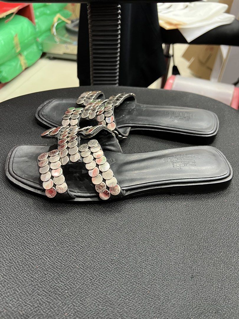 Hermes Oran flats (Category: Sneakers & Footwear) located in Manila. Submitted by zoeykim16 (Listing ID 1463496068, Image 2). Description: Hermes Oran flats Size 37.