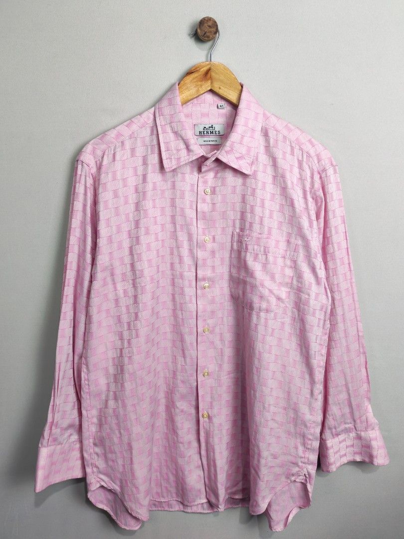Hermes Pink Polo Top (Category: Luxury Apparel) located in Baguio. Submitted by luxuryph2600_eric (Listing ID 1463474061, Image 2). Description: Hermes Polo Top 📌 Details⬇️⬇️⬇️ 📍Excellent Condition 📍Dimes 22*28 📍Color Rate 10/10 📍Size Large 💰 PRICE 2000 FREE SHIPING 📌Loc. Baguio City Shipping Via J&T Reminder : Items are Thrifted and carefully Selected from Thrift Stores/Box/Bales Photos are Provided for Self Authentication No Return Polic