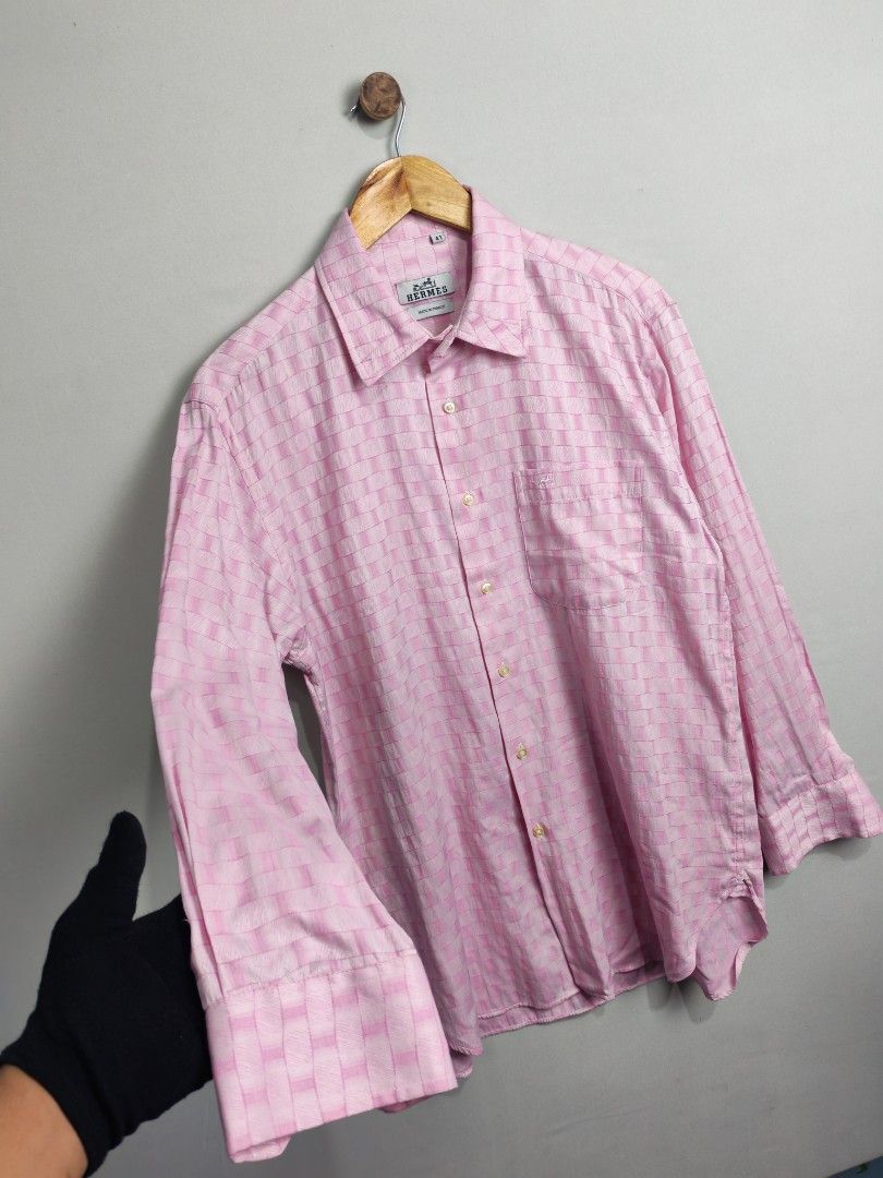 Hermes Pink Polo Top (Category: Luxury Apparel) located in Baguio. Submitted by luxuryph2600_eric (Listing ID 1463474061, Image 3). Description: Hermes Polo Top 📌 Details⬇️⬇️⬇️ 📍Excellent Condition 📍Dimes 22*28 📍Color Rate 10/10 📍Size Large 💰 PRICE 2000 FREE SHIPING 📌Loc. Baguio City Shipping Via J&T Reminder : Items are Thrifted and carefully Selected from Thrift Stores/Box/Bales Photos are Provided for Self Authentication No Return Polic