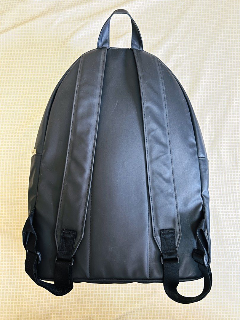 Herschel Classic XL Weather Resistant Backpack (Category: Backpacks) located in Makati City. Submitted by reese.stone (Listing ID 1463347396, Image 3). Description: - Brand: Herschel - Model: Classic XL - Color: Black - Material: Durable recycled polycoat - Features: Weather-resistant construction, front zippered pocket, side pockets - Comfort: Padded shoulder straps - Perfect for: Daily commutes, school, travel, and all-weather use - Only Cash, 