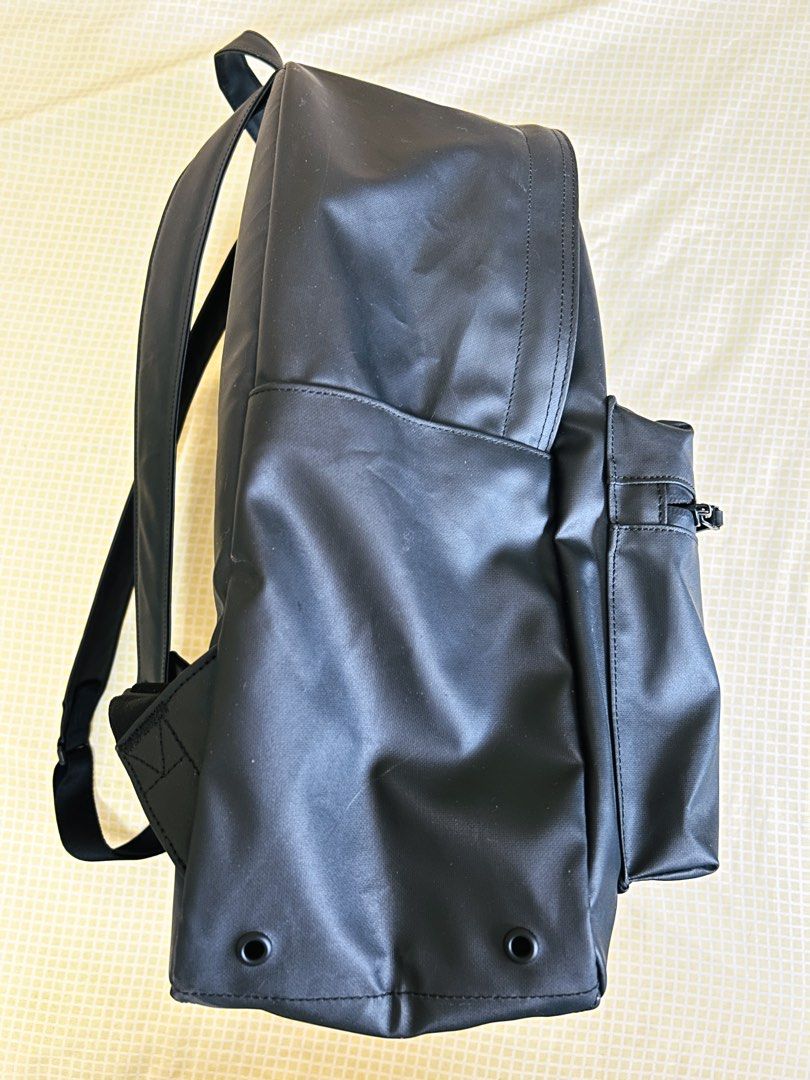 Herschel Classic XL Weather Resistant Backpack (Category: Backpacks) located in Makati City. Submitted by reese.stone (Listing ID 1463347396, Image 2). Description: - Brand: Herschel - Model: Classic XL - Color: Black - Material: Durable recycled polycoat - Features: Weather-resistant construction, front zippered pocket, side pockets - Comfort: Padded shoulder straps - Perfect for: Daily commutes, school, travel, and all-weather use - Only Cash, 