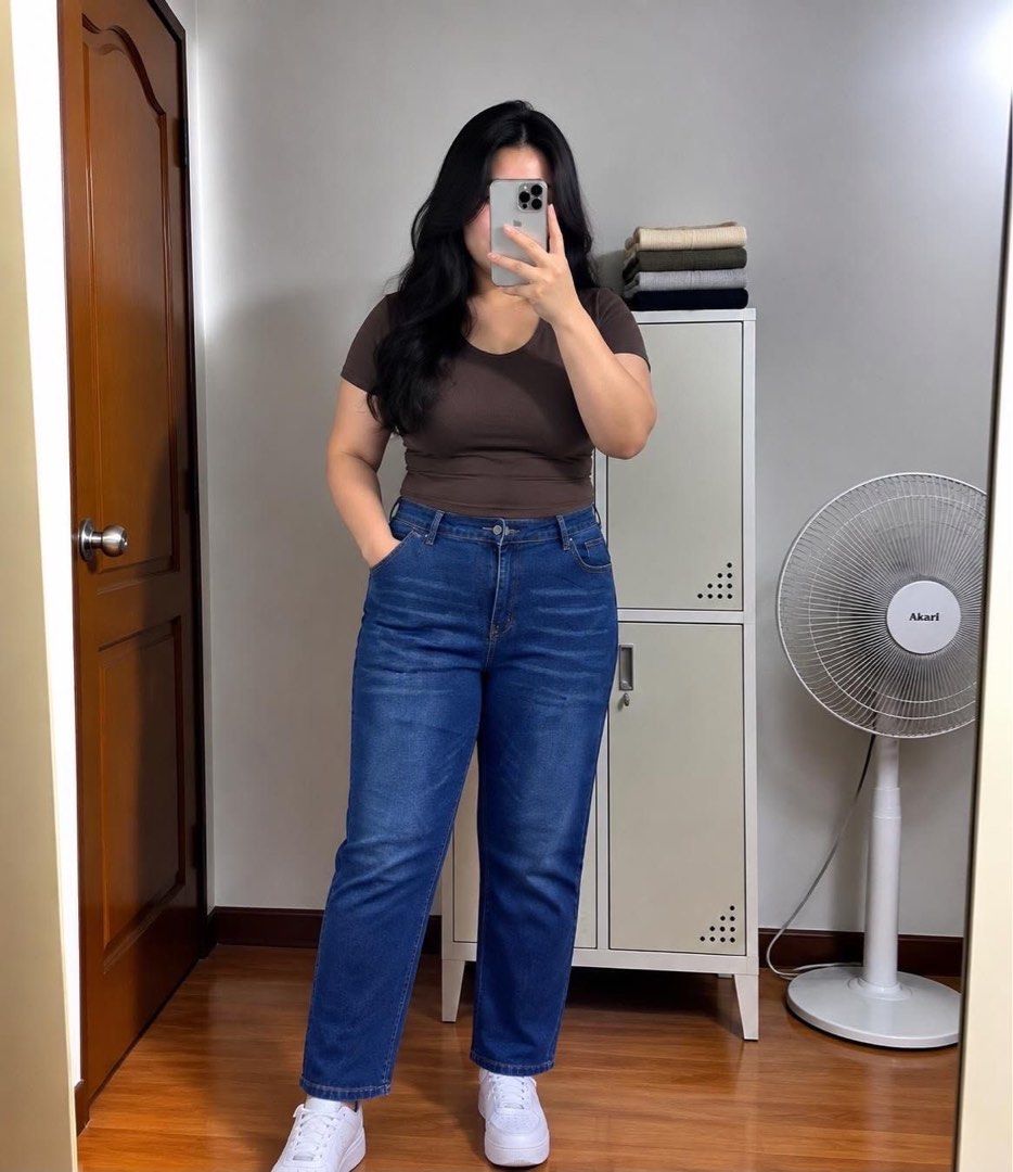 High-waisted Wide Leg Pants - Navy Blue (Category: Other Bottoms) located in Manila. Submitted by despacito17 (Listing ID 1463343180, Image 1). Description: - Navy blue high-waisted wide leg pants - Clean front with button and zip closure - Subtle textured fabric - Relaxed yet polished silhouette - Versatile: dress up or down - Perfect with fitted tops or casual tees.