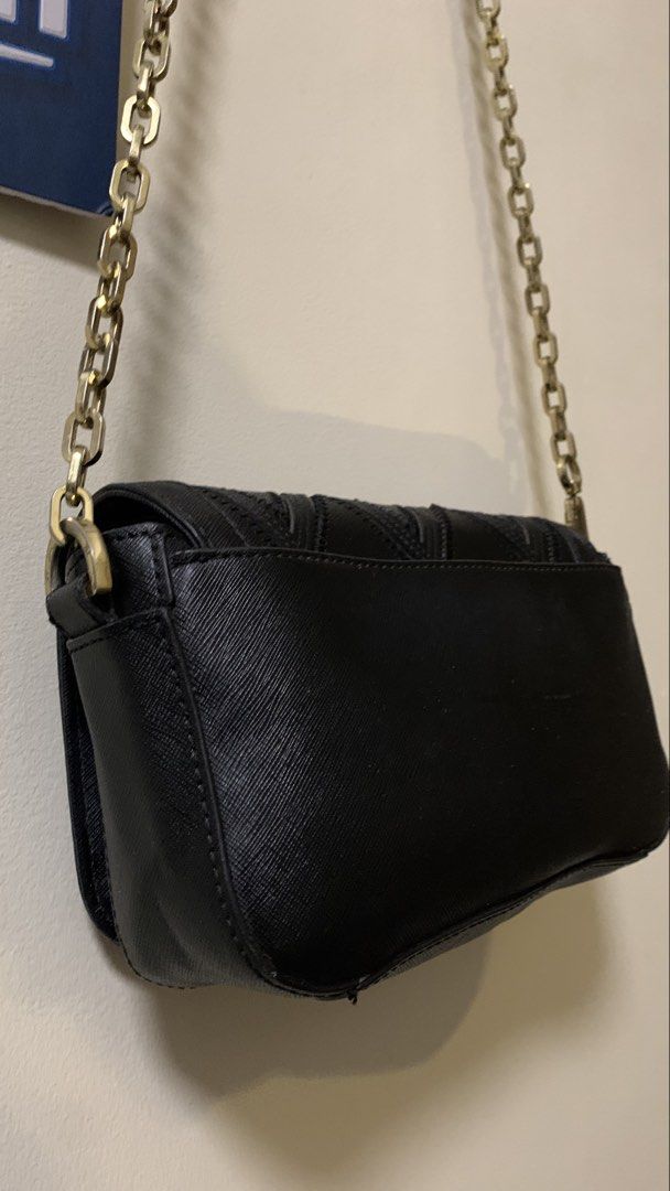 Tory Burch Patchwork Chain Shoulder Bag (Category: Cross-body Bags) located in Mandaluyong City. Submitted by fv_merch (Listing ID 1463380876, Image 3). Description: ₱ 2100.00 Tory Burch | Patchwork Chain Shoulder Bag; black Issues: Minor Sign of Usage; almost new More photos in comment section. ⚠ DISCLAIMER: All brand names, logos, and trademarks belong to their respective owners and are used for identification/authenticity purposes only. We are