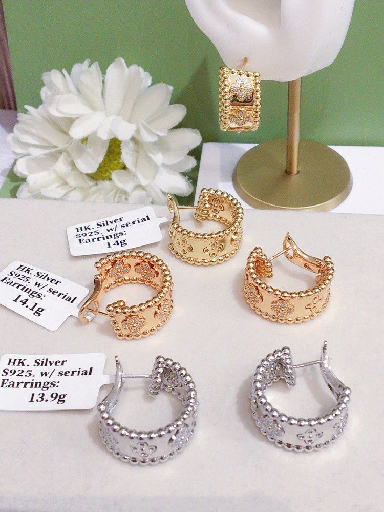 HK setting S925 Kaleidoscope earrings (Category: Earrings) located in Manila. Submitted by bhelgoldseller2ndaccount (Listing ID 1463327581, Image 1). Description: HongKong setting S925 Silver 1000/g Brandnew Per grams only Pm me for other details.