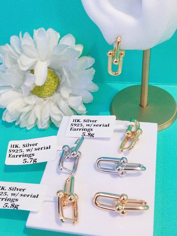 HK setting S925 silver hardware earrings (Category: Earrings) located in Manila. Submitted by bhelgoldseller2ndaccount (Listing ID 1463327104, Image 1). Description: HongKong setting S925 Silver 850/g Brandnew Per grams only Pm me for other details.