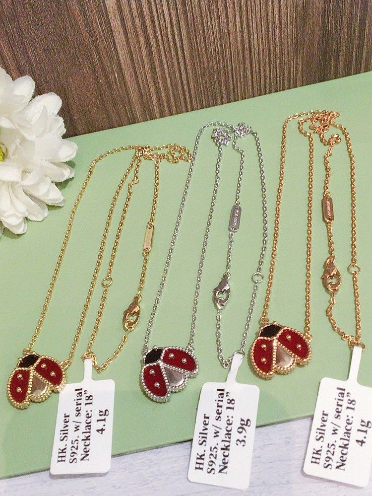 HK setting S925 silver Lucky spring bee necklace (Category: Necklaces) located in Manila. Submitted by bhelgoldseller2ndaccount (Listing ID 1463327375, Image 1). Description: HongKong setting S925 Silver 800/g Brandnew Per grams only Pm me for other details.