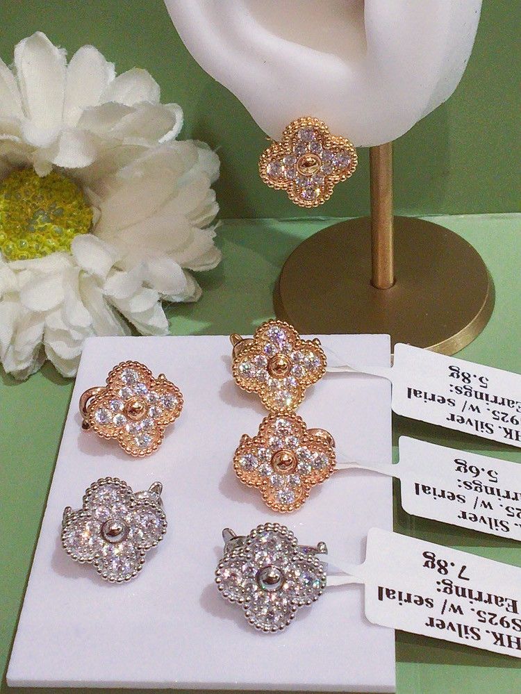 HK setting S925 silver Vca hammered earrings (Category: Earrings) located in Manila. Submitted by bhelgoldseller2ndaccount (Listing ID 1463326648, Image 1). Description: HongKong setting S925 Silver 900/g Brandnew Per grams only Pm me for other details.