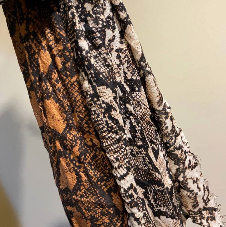H&M Animal Print Scarf (Category: Scarves) located in Quezon City. Submitted by eatupcommunity (Listing ID 1463498231, Image 2). Description: [FOR FUNDRAISING: EATUP FOOD SCHOLARSHIP PROGRAM] PHP 250 H&M scarf Unique animal print (snake & leopard) Lightweight fabric .