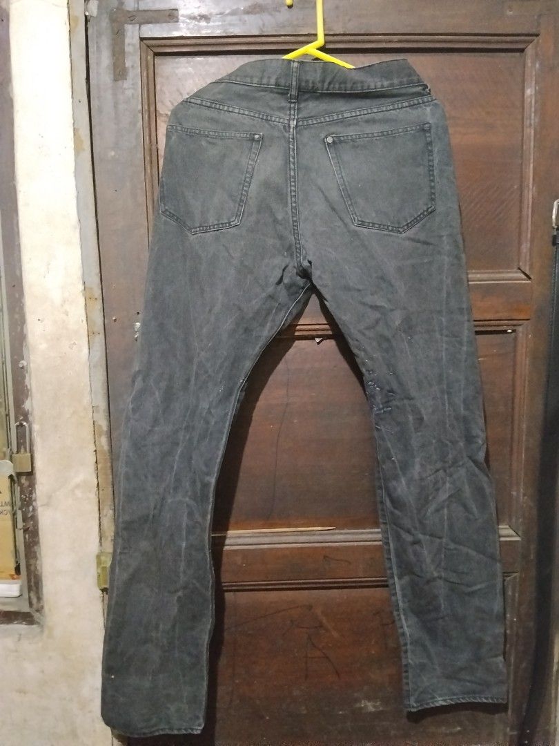 H&M Black Denim Jeans 32x34 (Category: Jeans) located in Makati City. Submitted by acunamagbenta (Listing ID 1463555500, Image 3). Description: - Black denim jeans - Size: 32x34 - Made in Mexico - Ideal for casual wear - Feel free to ask questions!.