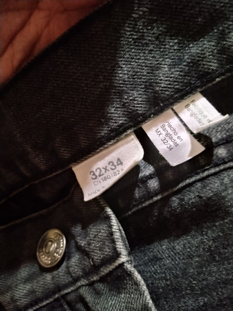 H&M Black Denim Jeans 32x34 (Category: Jeans) located in Makati City. Submitted by acunamagbenta (Listing ID 1463555500, Image 1). Description: - Black denim jeans - Size: 32x34 - Made in Mexico - Ideal for casual wear - Feel free to ask questions!.
