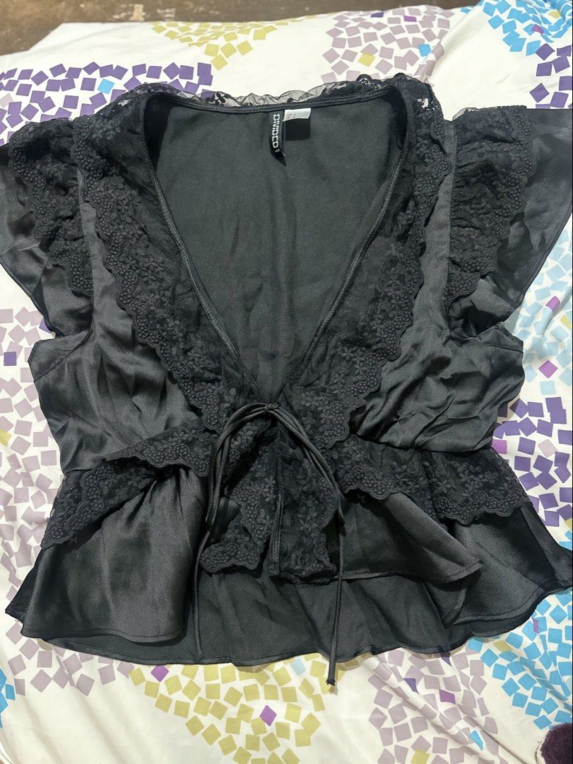 H&M Black Silk Satin Lace Top (Category: Blouses) located in Manila. Submitted by shobesclosetxx (Listing ID 1463499173, Image 1). Description: Used once only Can pass as brand new Not bagay to me kaya i’ll sell nalang Negotiable to sure buyers.