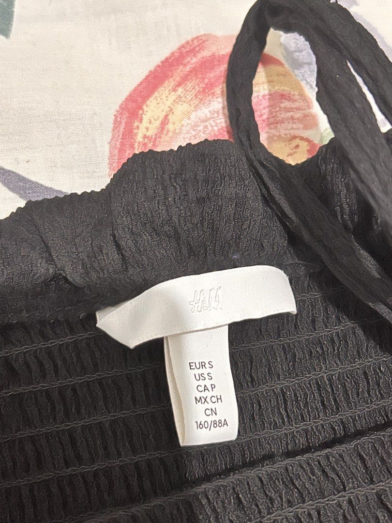 H&M Black Smocked Dress (Category: Dresses) located in Pinamalayan. Submitted by _dragonfly (Listing ID 1463536462, Image 2). Description: .