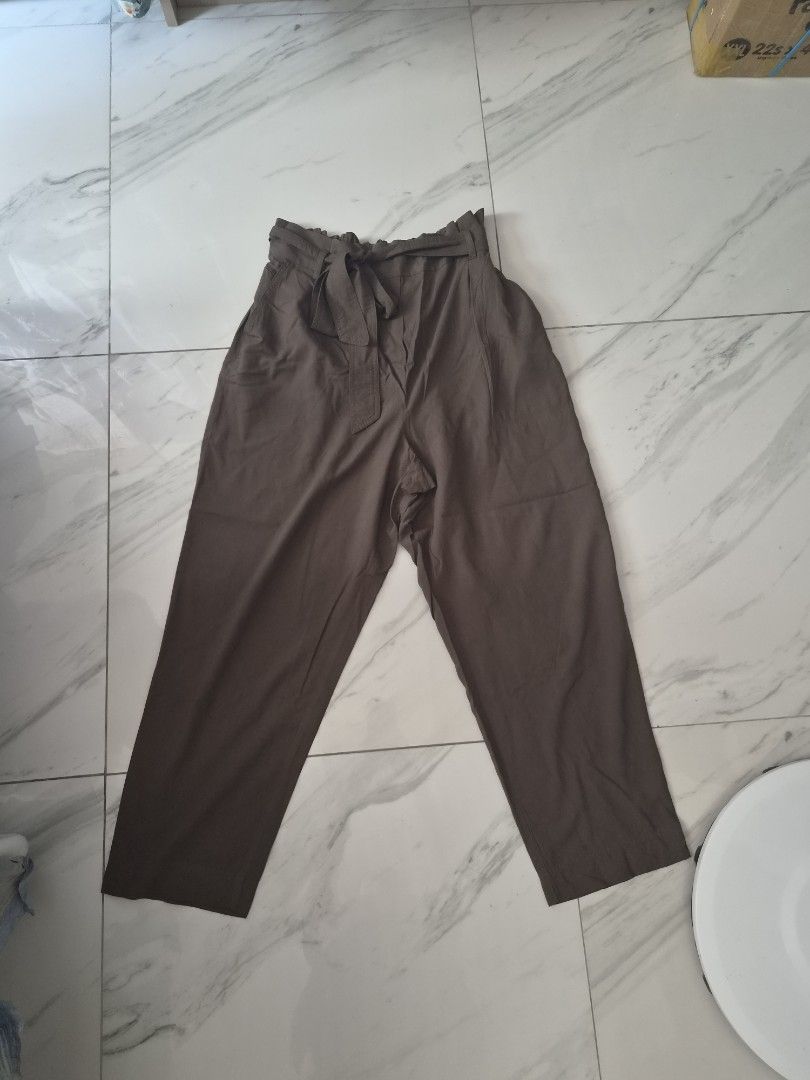 H&M bottoms (Category: Other Bottoms) located in Butuan. Submitted by vintagefinds.2021 (Listing ID 1463385354, Image 1). Description: fits large frame was altered (from size 16 to large).