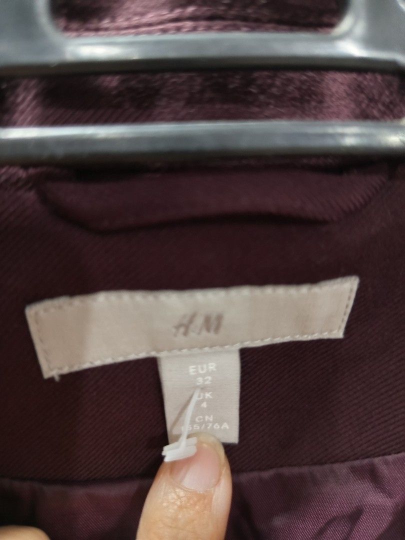 H&m coat (Category: Coats, Jackets and Outerwear) located in Cavite. Submitted by alliahscloset2.2 (Listing ID 1463457054, Image 3). Description: .