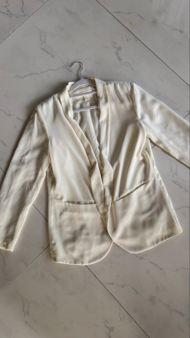 H&M Cream Drape / Shawl Type Blazer (Category: Coats, Jackets and Outerwear) located in Manila. Submitted by patc20 (Listing ID 1463368021, Image 1). Description: - Cream-colored blazer from H&M - Features a stylish drape front - Two functional pockets - Perfect for dressing up or down - Approximate measurements: Length 25 inches, Sleeve length 23 inches.