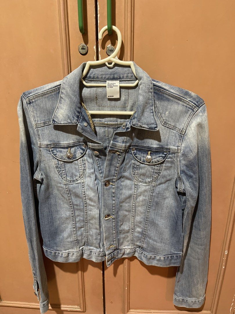 H&M Denim Jacket (Category: Coats, Jackets and Outerwear) located in Quezon City. Submitted by donnabelle7572 (Listing ID 1463449921, Image 1). Description: - Classic blue denim jacket from H&M - Button-up front - Two chest pockets - Long sleeves with button cuffs - Versatile for layering over tees or dresses - Made in Bangladesh.