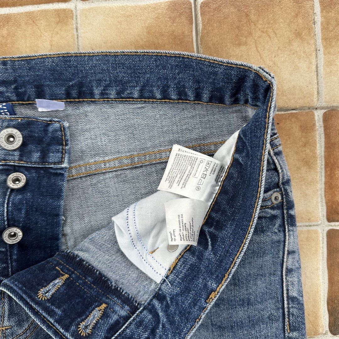 H&M Distressed Jeans (Category: Jeans) located in Manila. Submitted by 1428.collective (Listing ID 1463387165, Image 3). Description: H&M Distressed Jeans size: 33 Width: 17.5 Length: 43 Excellent Condition 850 + SF 📍North Caloocan.
