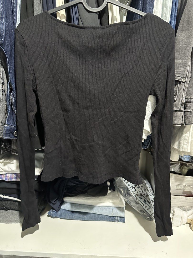 H&M Divided Black Ribbed Wrap Long Sleeve Top (Category: Longsleeves) located in Bulacan. Submitted by chizmiss (Listing ID 1463399599, Image 2). Description: never worn rfs: decluttering .