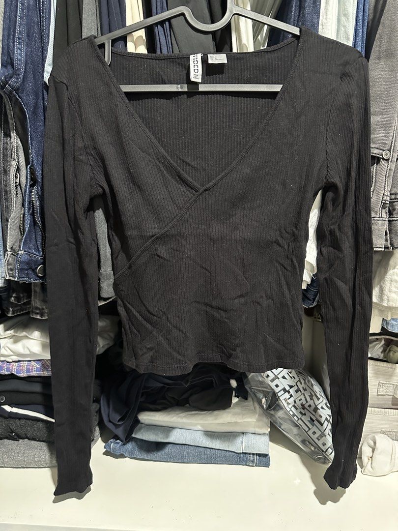 H&M Divided Black Ribbed Wrap Long Sleeve Top (Category: Longsleeves) located in Bulacan. Submitted by chizmiss (Listing ID 1463399599, Image 1). Description: never worn rfs: decluttering .