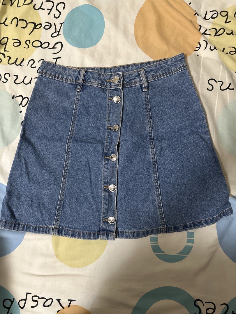 H&M Divided Denim Button-Front A-Line Skirt (Category: Skirts) located in Manila. Submitted by joan.here (Listing ID 1463440645, Image 1). Description: Brand: h&m Size: eu36 Condition: worn a few times Rfs: decluttering Mop: bank transfer Delivery: grab/ lalamove. Sf shouldered by buyer Loc: tondo manila.