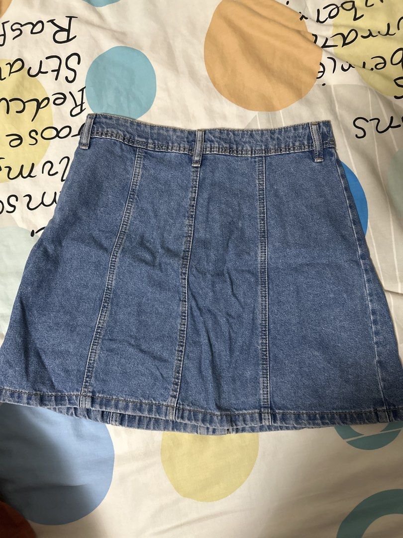 H&M Divided Denim Button-Front A-Line Skirt (Category: Skirts) located in Manila. Submitted by joan.here (Listing ID 1463440645, Image 2). Description: Brand: h&m Size: eu36 Condition: worn a few times Rfs: decluttering Mop: bank transfer Delivery: grab/ lalamove. Sf shouldered by buyer Loc: tondo manila.