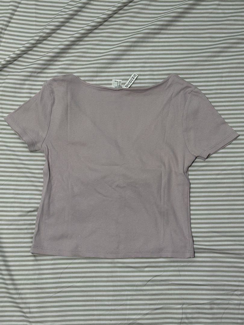 H&M Divided Ribbed V-Neck Ruched Crop Top (Category: Sleeveless) located in Bulacan. Submitted by chizmiss (Listing ID 1463400537, Image 2). Description: never worn rfs: decluttering .