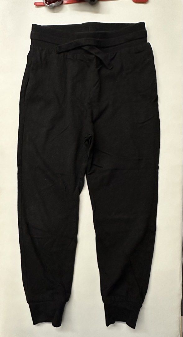 H&M Kids Jogging Pants (Category: Babies & Kids Fashion) located in San Juan City. Submitted by aaabow (Listing ID 1463341997, Image 1). Description: Size 6-7 yo (120 cm), black with side pockets.