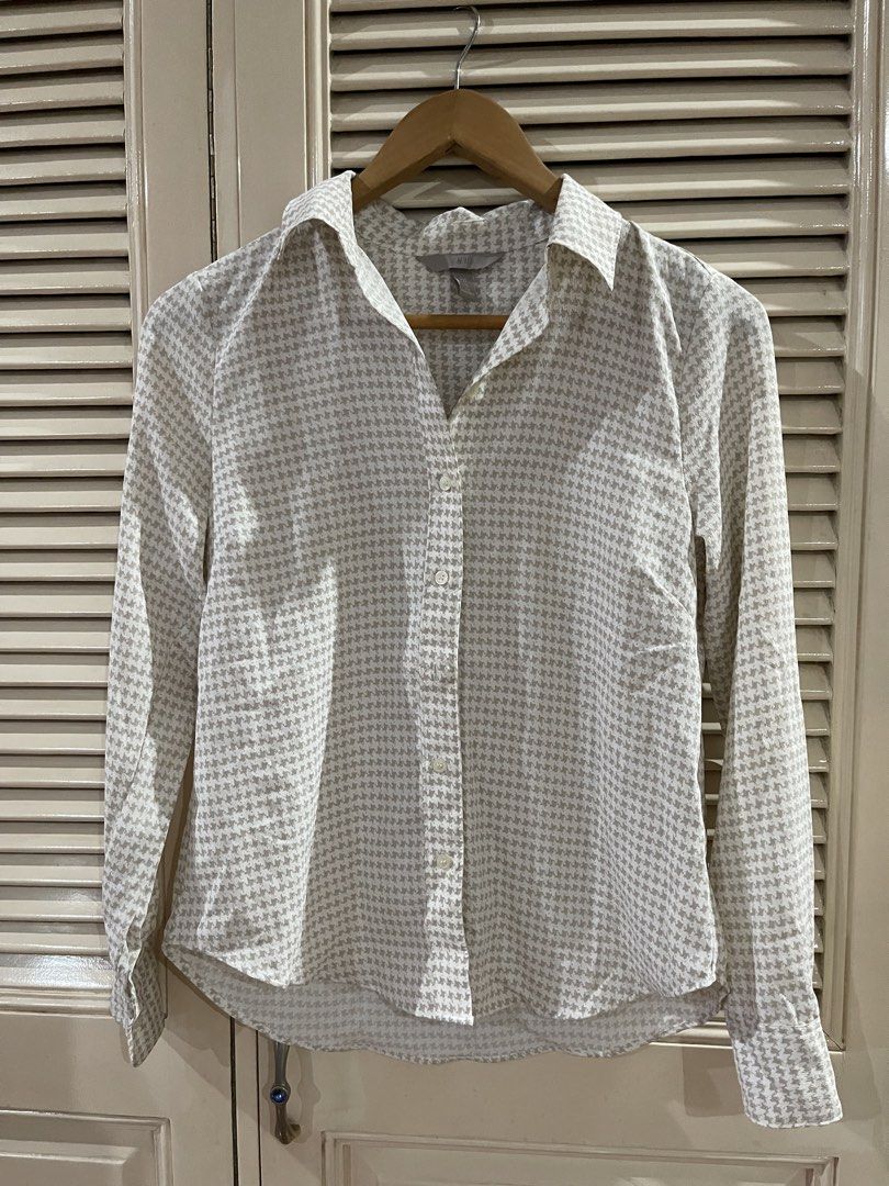 H&m polo xs (Category: Blouses) located in Quezon City. Submitted by shopnkeep (Listing ID 1463361457, Image 2). Description: H&m Eu34 Xs Selling: 350 Mop: bpi gcash Shipping: c/o buyer Loc qc.