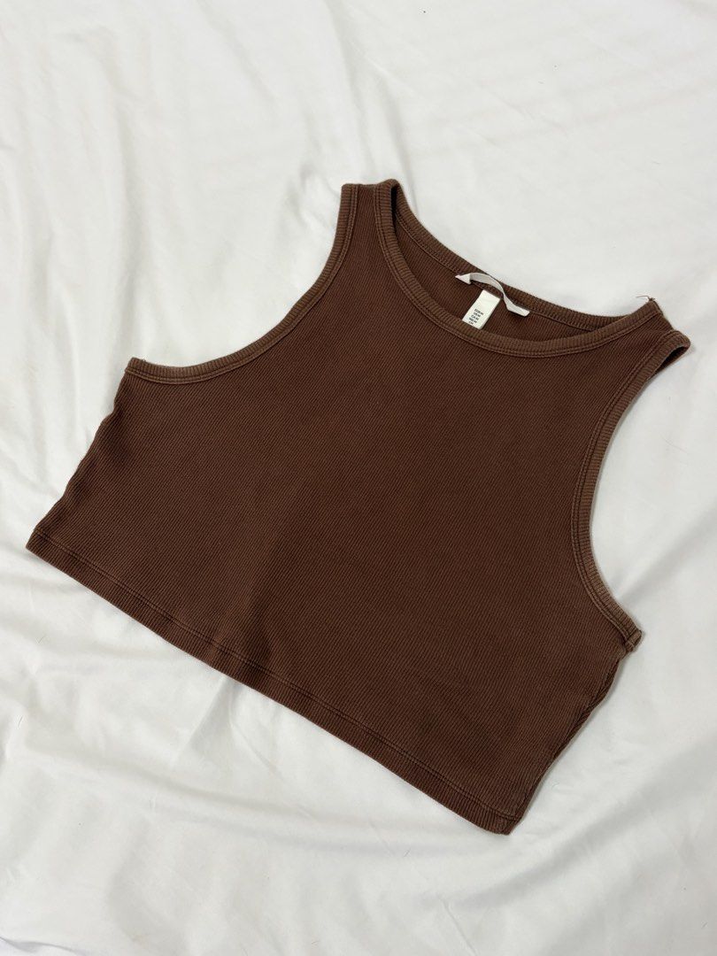 H&M Ribbed Brown Crop Tank Top (Category: Sleeveless) located in Las Pinas. Submitted by thriftedfinds_ (Listing ID 1463492859, Image 1). Description: - Brand: H&M - Style: Ribbed crop tank top - Design: Sleeveless with racerback - Material: Comfortable and stretchy - Versatile: Great for layering or wearing solo - Pairing: Easy to match with jeans or shorts.