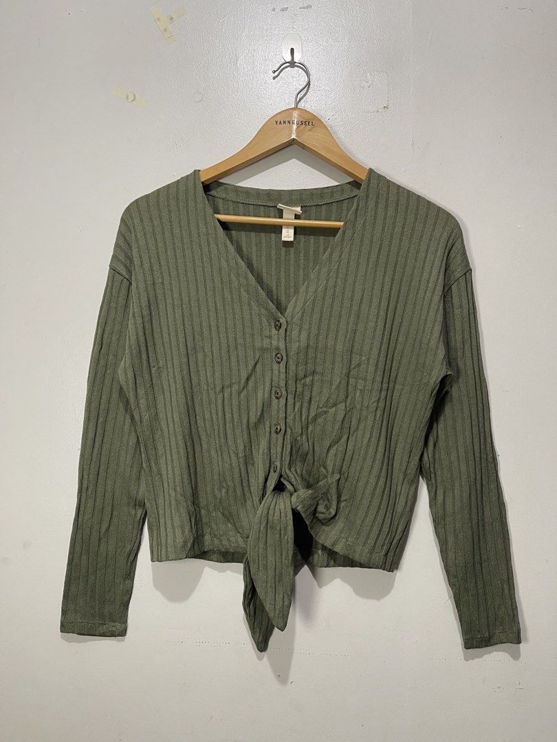 H&M Ribbed V-neck Tie-Front Cardigan (Category: Coats, Jackets and Outerwear) located in Davao. Submitted by yannrussel00 (Listing ID 1463396534, Image 2). Description: Size XS to Small Dimes W19 x L20 laid flat Condition 10/10 Like new Color Olive Green No issue.