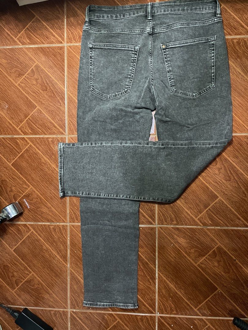 H&M Straight Regular Fit Grey Denim Jeans (Category: Jeans) located in Caloocan City. Submitted by gentleriver_3af518 (Listing ID 1463336081, Image 2). Description: Brand: H&M Fit: Straight Regular Fit Size Tag: 31/30 (CN 170/78A) Color: Faded Black / Acid Washed Dark Gray No Issue Almost Brand new Never worn Fitted only Authenthic Fit for 5’5 to 5’9 Lalamove, Jnt, Pick Up Taytay Rizal Slightly Negotiable .