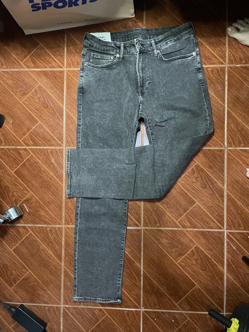 H&M Straight Regular Fit Grey Denim Jeans (Category: Jeans) located in Caloocan City. Submitted by gentleriver_3af518 (Listing ID 1463336081, Image 3). Description: Brand: H&M Fit: Straight Regular Fit Size Tag: 31/30 (CN 170/78A) Color: Faded Black / Acid Washed Dark Gray No Issue Almost Brand new Never worn Fitted only Authenthic Fit for 5’5 to 5’9 Lalamove, Jnt, Pick Up Taytay Rizal Slightly Negotiable .