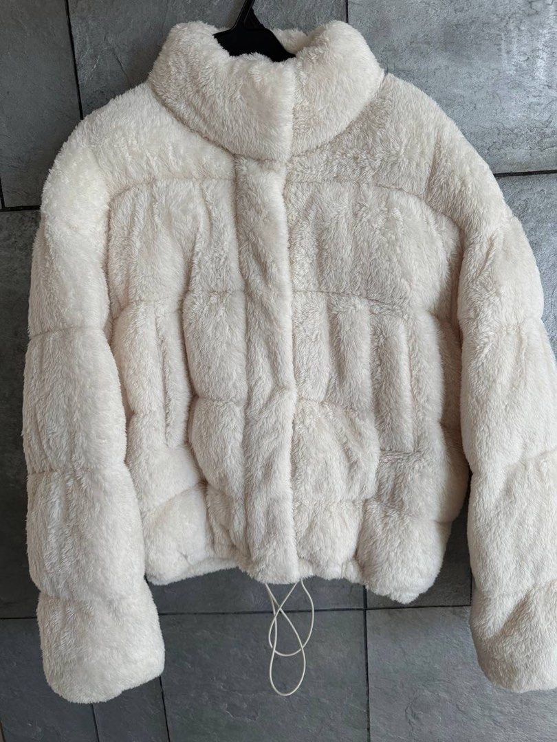 H&M White Faux Fur Puffer Jacket (Category: Coats, Jackets and Outerwear) located in Taguig. Submitted by anxmz (Listing ID 1463396631, Image 1). Description: - Used once and newly dry cleaned - Super cozy white puffer jacket from H&M - Made with soft faux fur material - Features a high neck and drawstring hem - Ideal for keeping warm - Size: Medium (M).