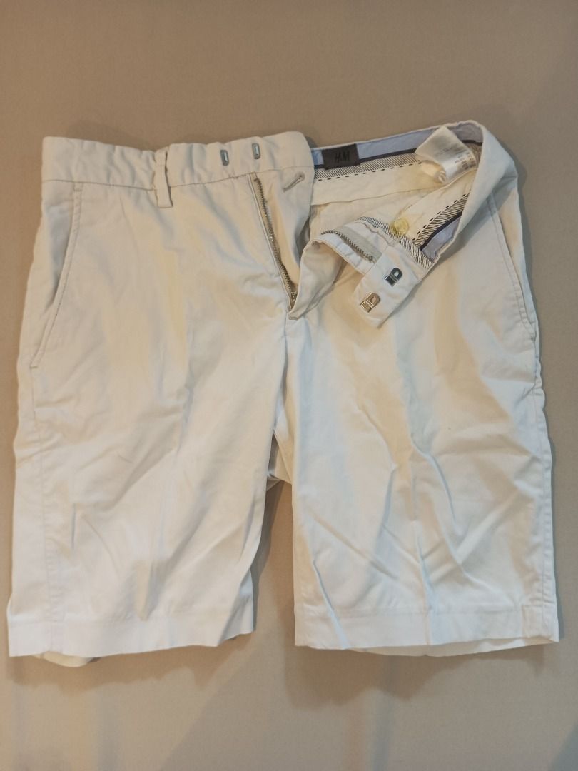 H&M White Shorts (Category: Shorts) located in Muntinlupa City. Submitted by irene.aragon.navarro (Listing ID 1463348906, Image 1). Description: - H&M Chino Shorts - Color: Beige - Size: 32 - Fit: Classic - Closure: Zip fly with button - Pockets: Front and back - Ideal for: Casual wear, summer outings, everyday use.