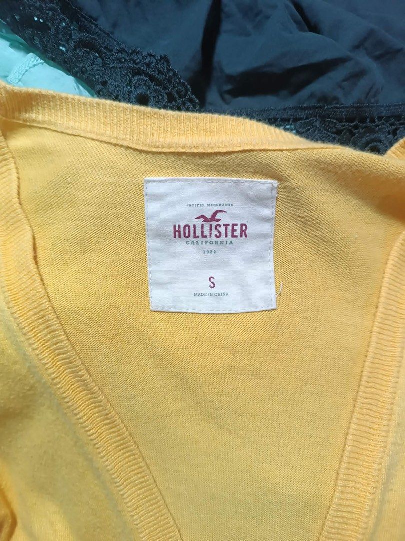 Holister (Category: Longsleeves) located in Tabogon. Submitted by offtherack.1 (Listing ID 1463415101, Image 3). Description: size S on tag.