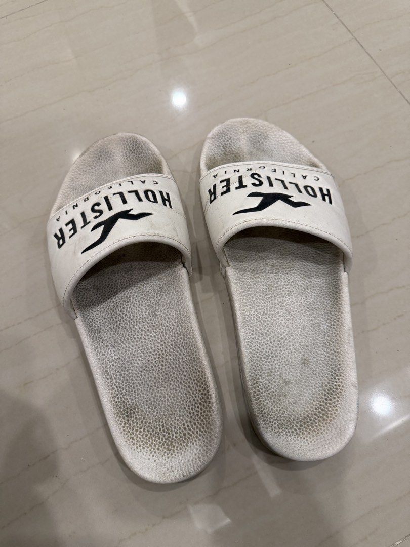 Hollister California White Slides (Category: Slippers & Slides) located in Malasiqui. Submitted by jeffrey89ers (Listing ID 1463513006, Image 1). Description: - White Hollister slides - Features 'California' text - Chevron pattern on soles - Minor signs of wear on insoles and soles - Plenty of life remaining - Ideal for casual wear and lounging.