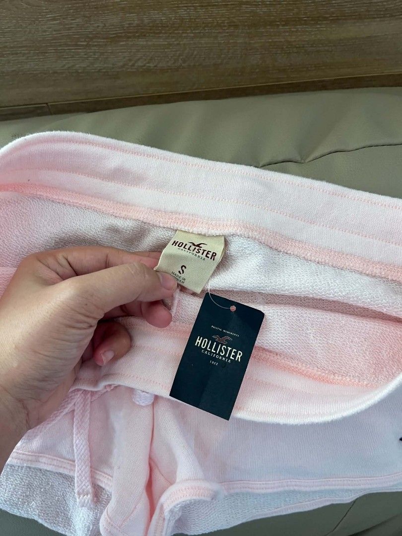 Hollister cute shorts (Category: Shorts) located in Lucena. Submitted by fiercemoon-a25a79 (Listing ID 1463358291, Image 2). Description: .