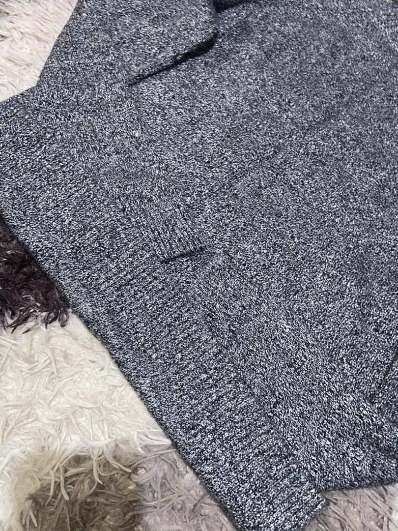 hollister knitted sweater (Category: Activewear) located in Manila. Submitted by coollion.19b40f (Listing ID 1463342976, Image 3). Description: .