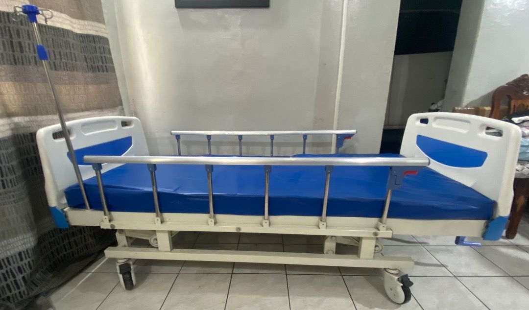 Hospital Bed 3 Crank Manual (Category: Medical Supplies & Tools) located in Caloocan City. Submitted by katiespadie (Listing ID 1463479743, Image 1). Description: .