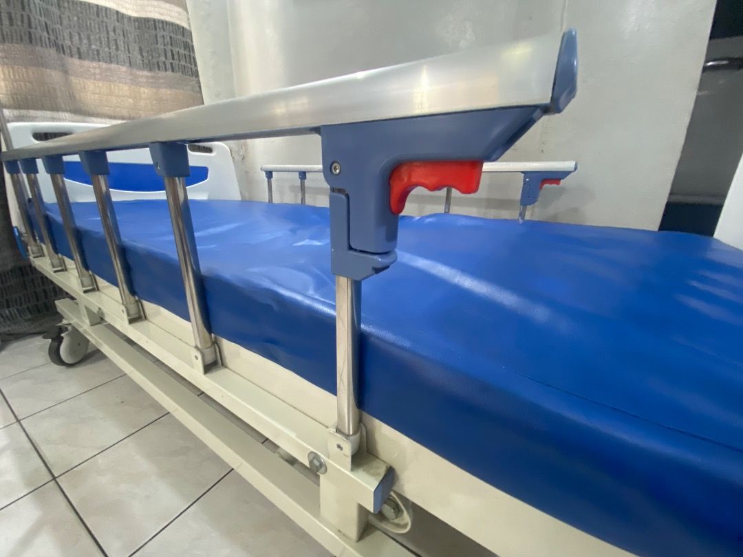 Hospital Bed 3 Crank Manual (Category: Medical Supplies & Tools) located in Caloocan City. Submitted by katiespadie (Listing ID 1463479743, Image 3). Description: .