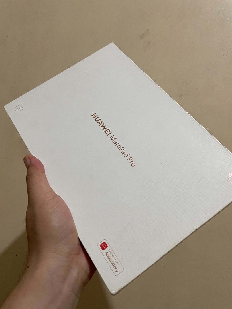 Huawei MediaPad Pro 11' (Category: Android) located in Guiguinto. Submitted by joemzzz180 (Listing ID 1463551384, Image 3). Description: Huawei MediaPad Pro 11 (2022) Oled Display 8gb/256gb 16mp/13mp 8300mah with magnetic keyboard almost brand new M-Pencil with box Unit box ISSUE SOME COSMETIC Paint chip but still presentable .