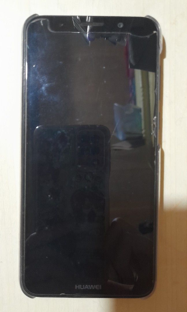 Huawei Y5 lite (Category: Huawei) located in Manila. Submitted by tatiyana_17 (Listing ID 1463504994, Image 1). Description: Huawei y5 lite no orig box but ill provide the cracks are screen protector but overall its good quality open for negotiation.