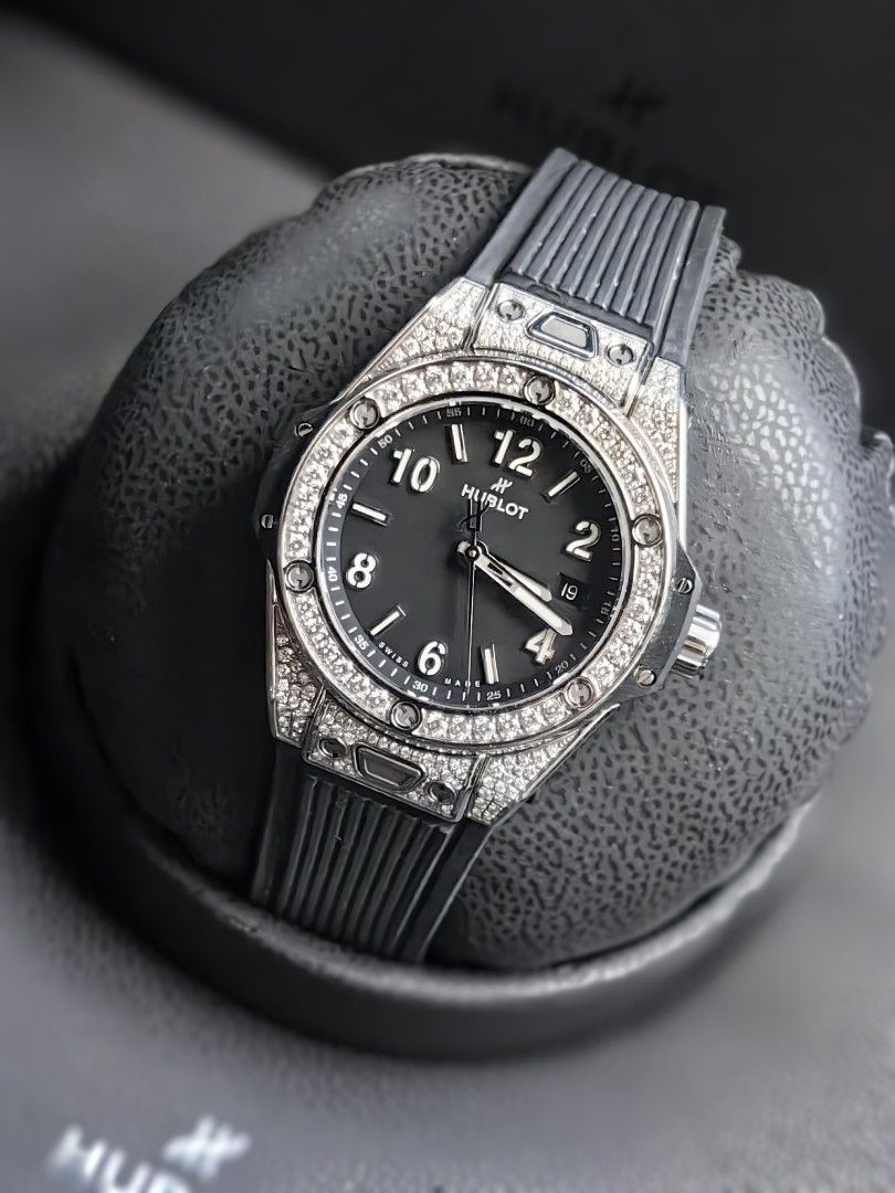 Hublot Big Bang (Category: Luxury Watches) located in Manila. Submitted by teemelvinc (Listing ID 1463336551, Image 1). Description: Hublot big bang one click 33mm Ref number 485.SX.1170.RX.1604 Stock factory natural diamond 1.16carat weight F-G color If-vvs clarity Complete Pm if interested Open to offers .