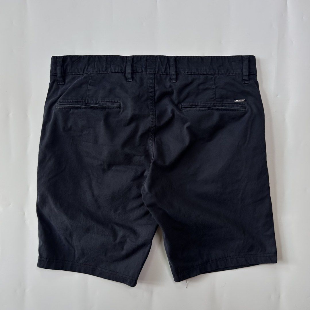 HUGO BOSS SHORT (Category: Shorts) located in Bacolod City. Submitted by thrifth_to_the_gems (Listing ID 1463513676, Image 1). Description: HUGO BOSS SHORT WAISTLINE:32-34 LENGTH:17 EXCELLENT CONDITION 9.5/10 COLOR RATE AUTHENTIC/LEGIT NO ISSUE.