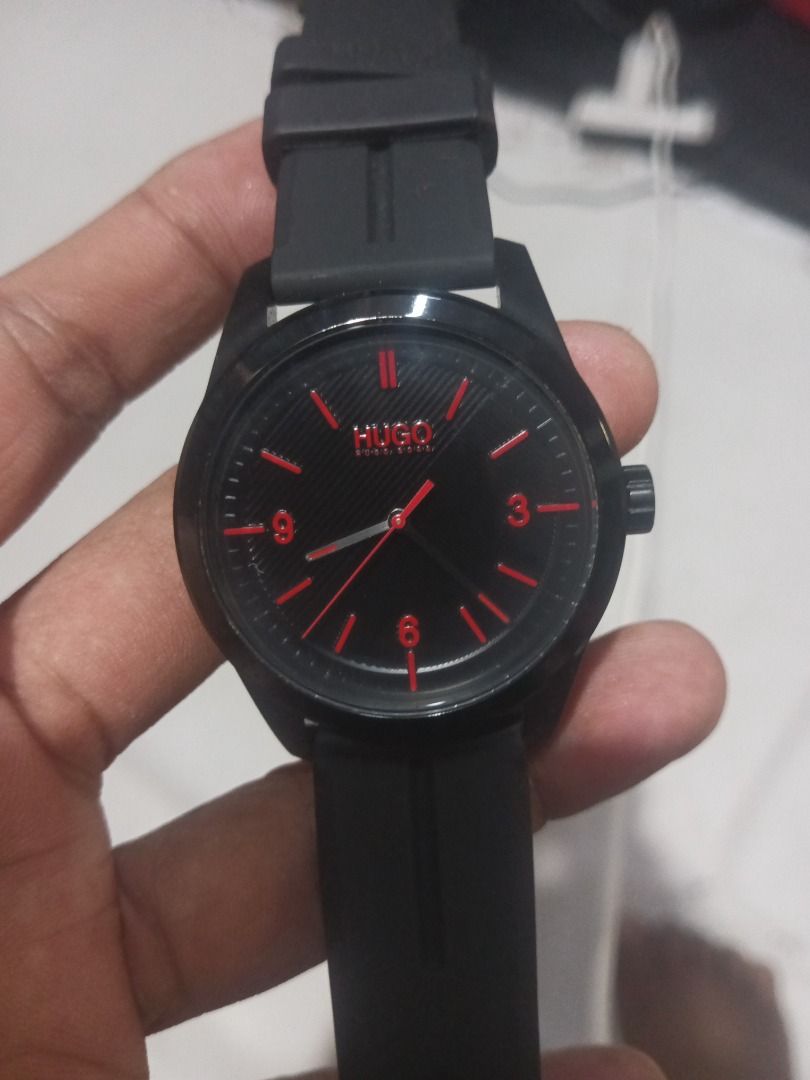 hugo boss watch (Category: Men's Watches) located in Caloocan City. Submitted by laznupdel (Listing ID 1463498437, Image 1). Description: hugo boss analog watch.