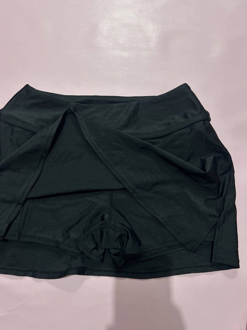 Hurley Active Skort (Category: Activewear) located in Manila. Submitted by chen_clybelles (Listing ID 1463453619, Image 2). Description: XS to S.